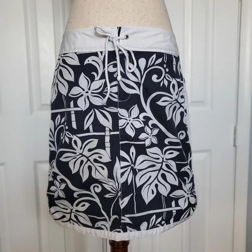 Tommy Bahama Floral Navy and White Skirt Sz 6 - Picture 3 of 9
